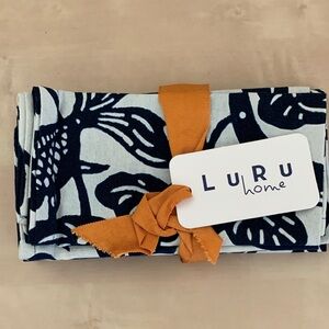 🐟 NWT Luru Home cloth napkins Goldfish and Lotus motif